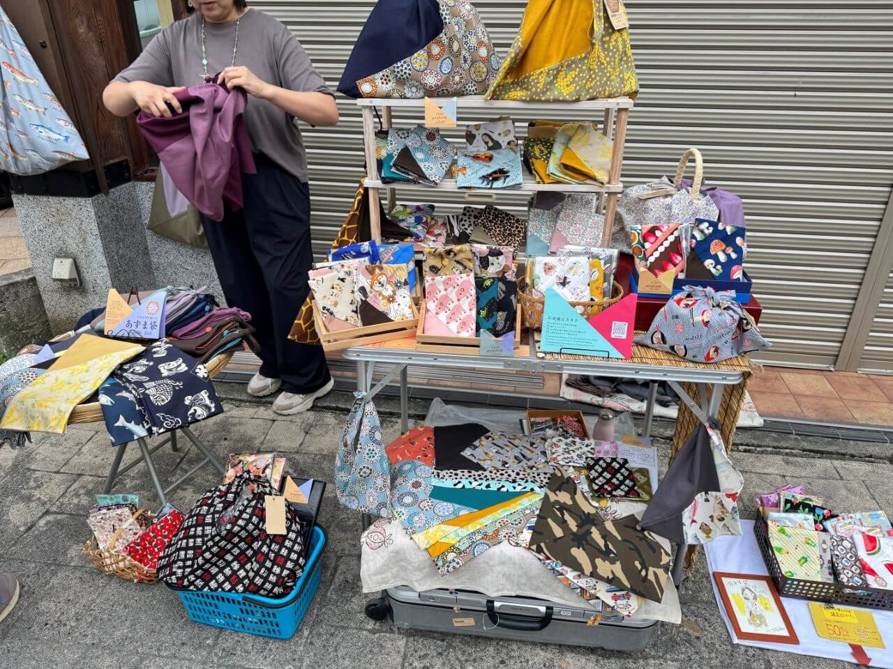 ▲手工藝品（共有3張圖，看下一張→）