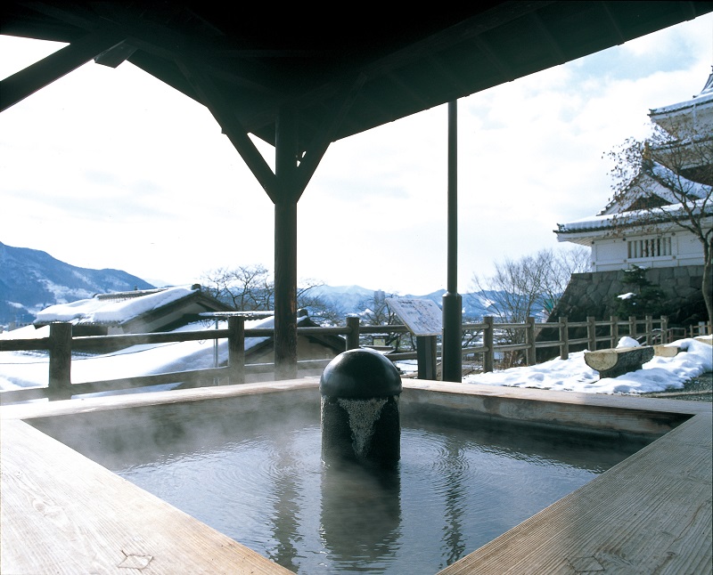 Footbath at Kaminoyama Castle. (Image credit: 山形県庁)