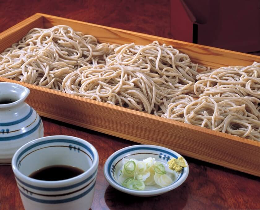 板蕎麥麵，裝在木箱裡。(Image credit: Yamagata Prefecture)