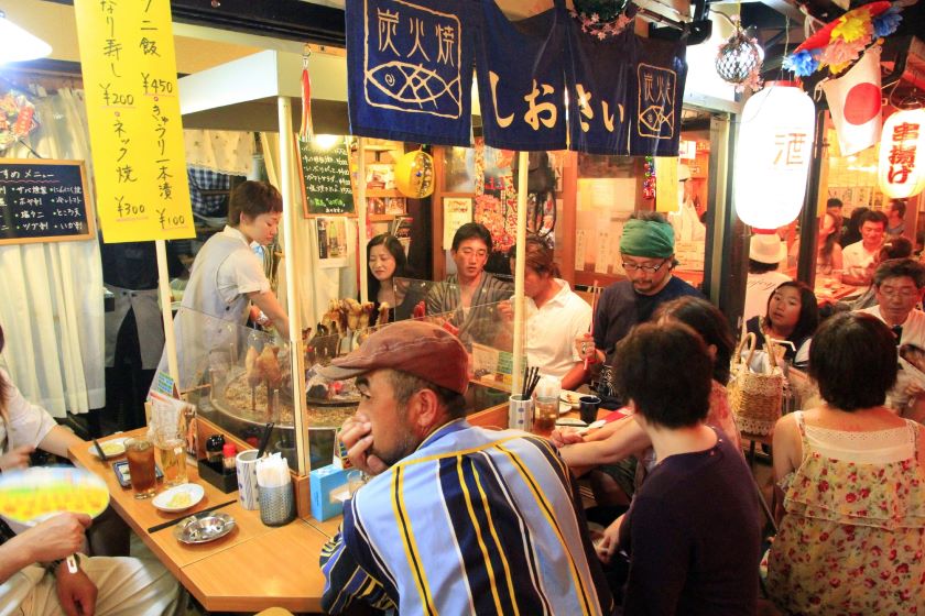 Food stalls in Miroku-Yokocho. (Image credit: Aomori Prefecture)
