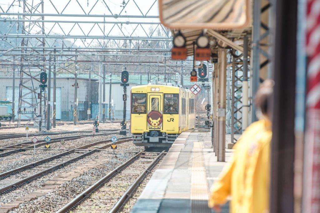 皮卡丘列車會在發車前提早到達一之關站等候，當皮卡丘列車開來，從小朋友到大人，眼神充滿了期待。