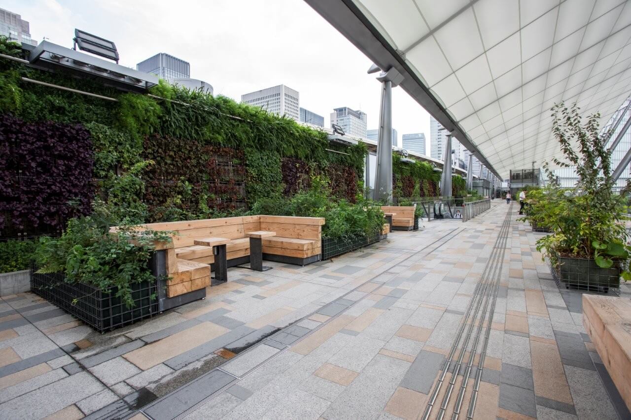 這裡是和丸之內側完全不同風格的建築大樓。圖片提供：（一社）東京ステーションシティ運営協議会