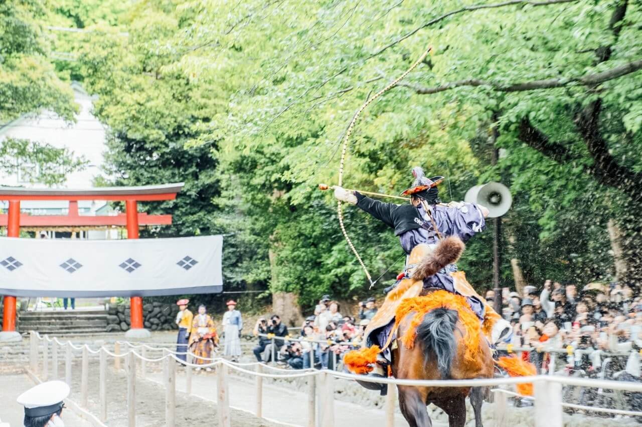 流鏑馬融合弓術與馬術技巧