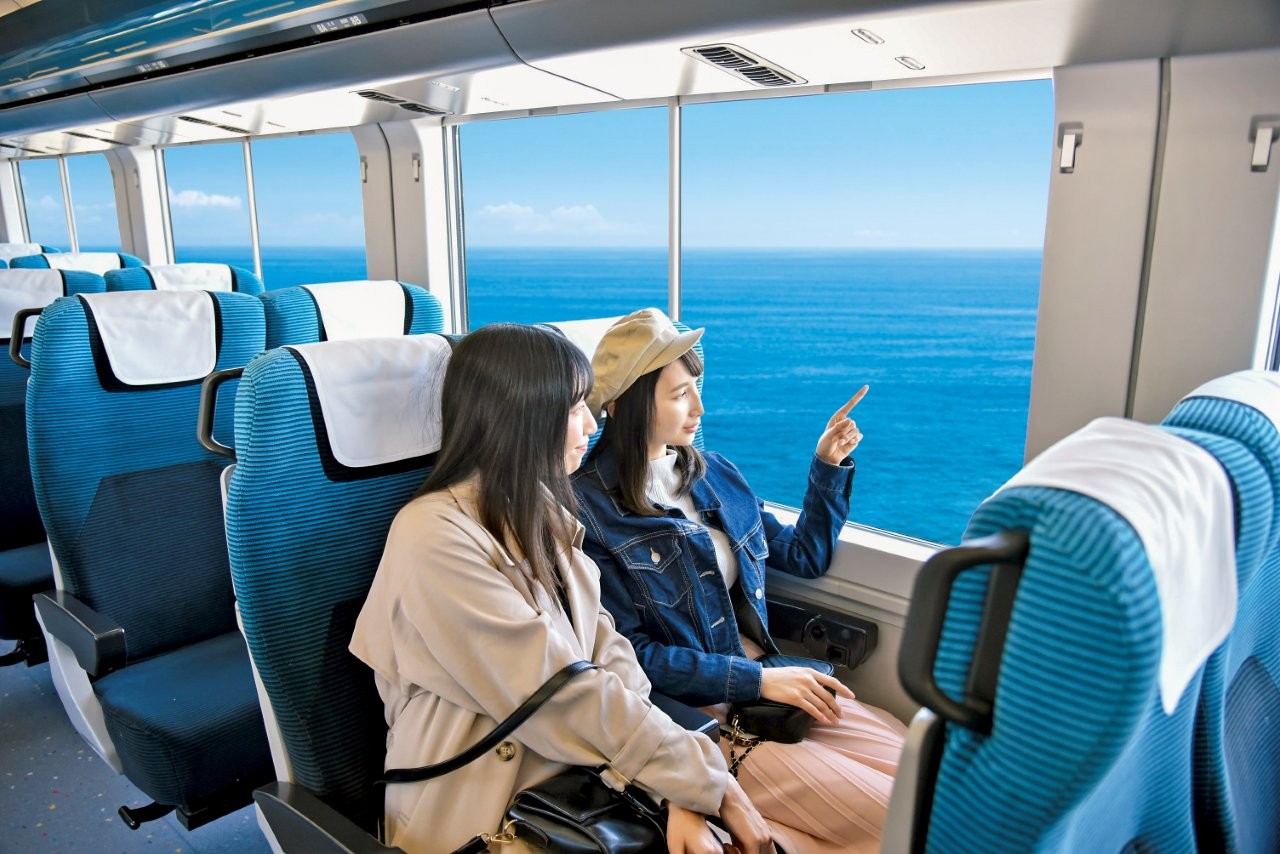 特急踴子號車內（画像提供：JR東日本橫濱支社）