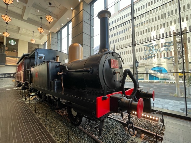 ▲舊橫濱鐵道歷史展示「舊橫Gallery」的蒸汽機關車
