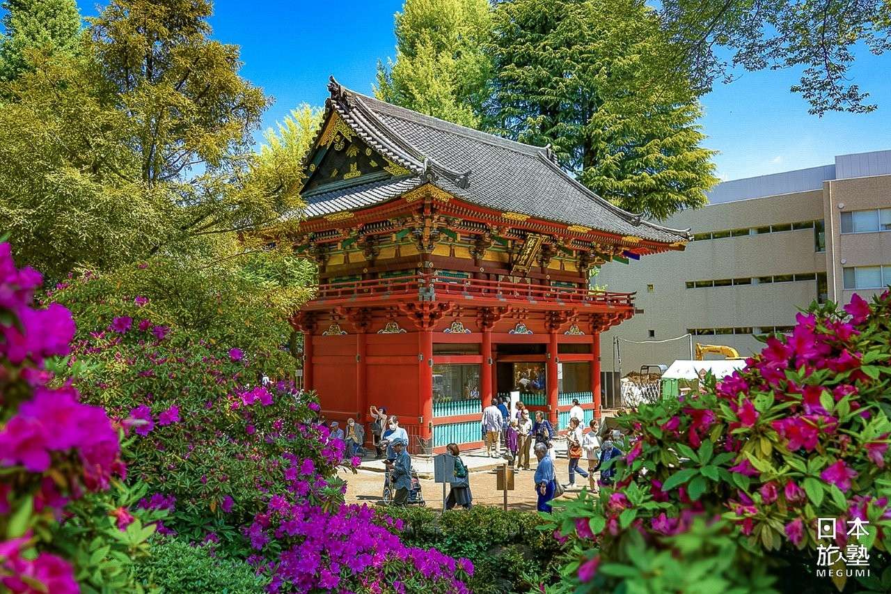 神社境內的樓門，為東京唯一江戶時代樓門