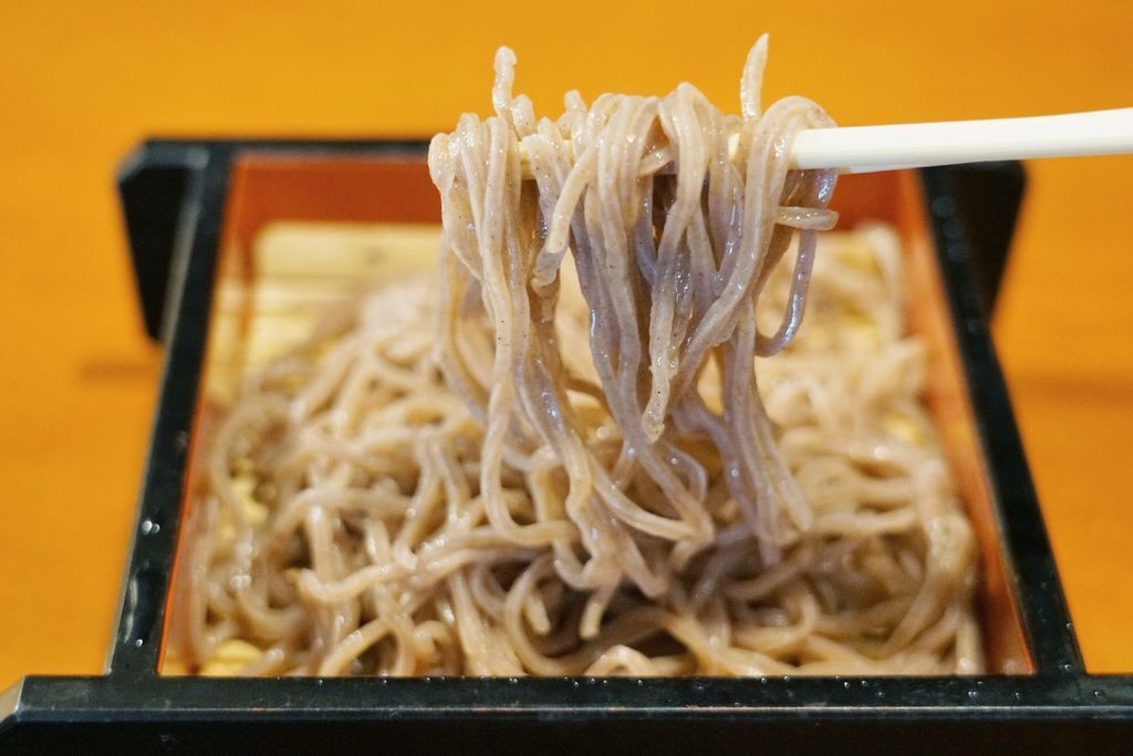 高梁製作的麵條，口感有彈性又富有纖維，比蕎麥麵更美味