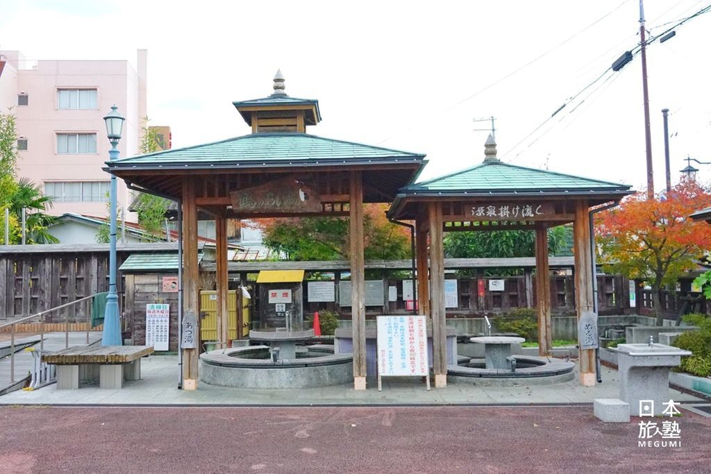 足湯就位於温泉神社周邊，搭乘公車也可以到達