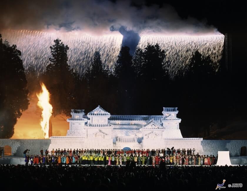 新潟縣的十日町雪祭。(Image credit: Niigata Professional Photographers Society / JNTO)