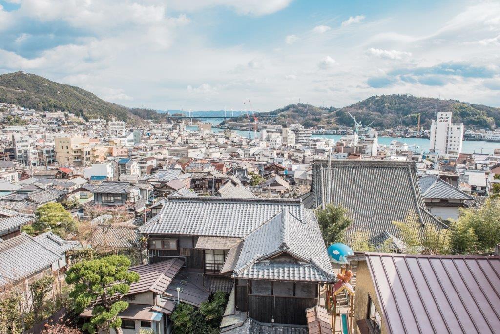 在上山的路上見到許多尾道市的房屋住宅還有海灣，不是大山大景，可是這樣可愛的小鎮讓我好喜歡啊。