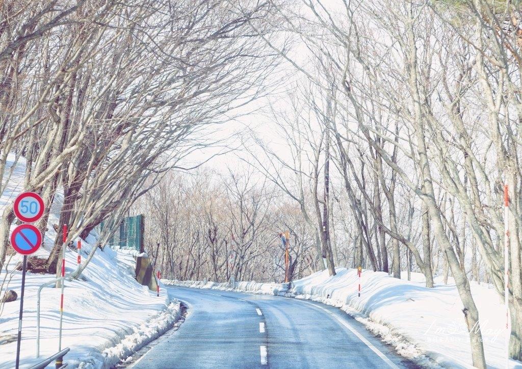 往湯野上溫泉方向的道路即景