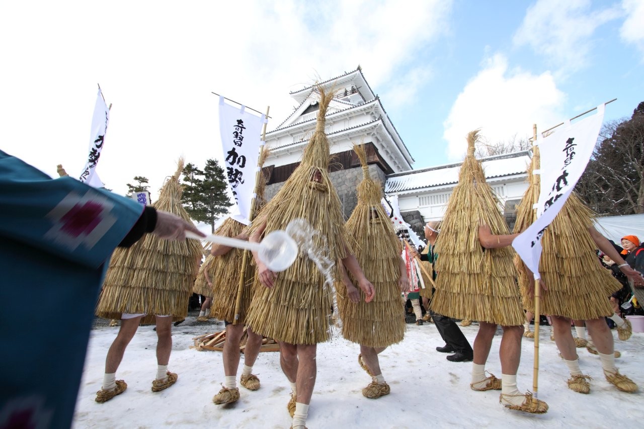 潑水，是加勢鳥祭典的重要參與方式（提供：加勢鳥保存會事務局）
