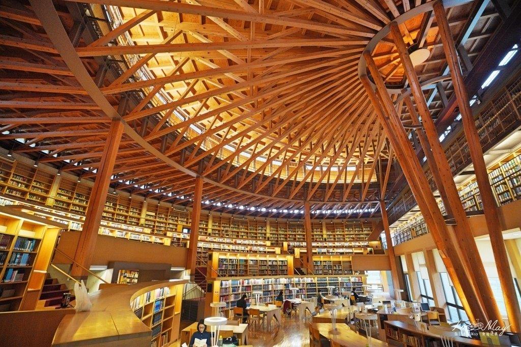 圖書館的設計是以「書海圓形劇場」為概念