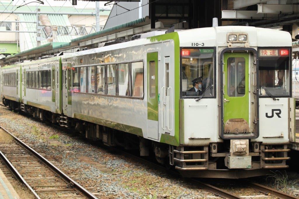 JR東北本線、田澤湖線、山田線等在來線均在此停靠