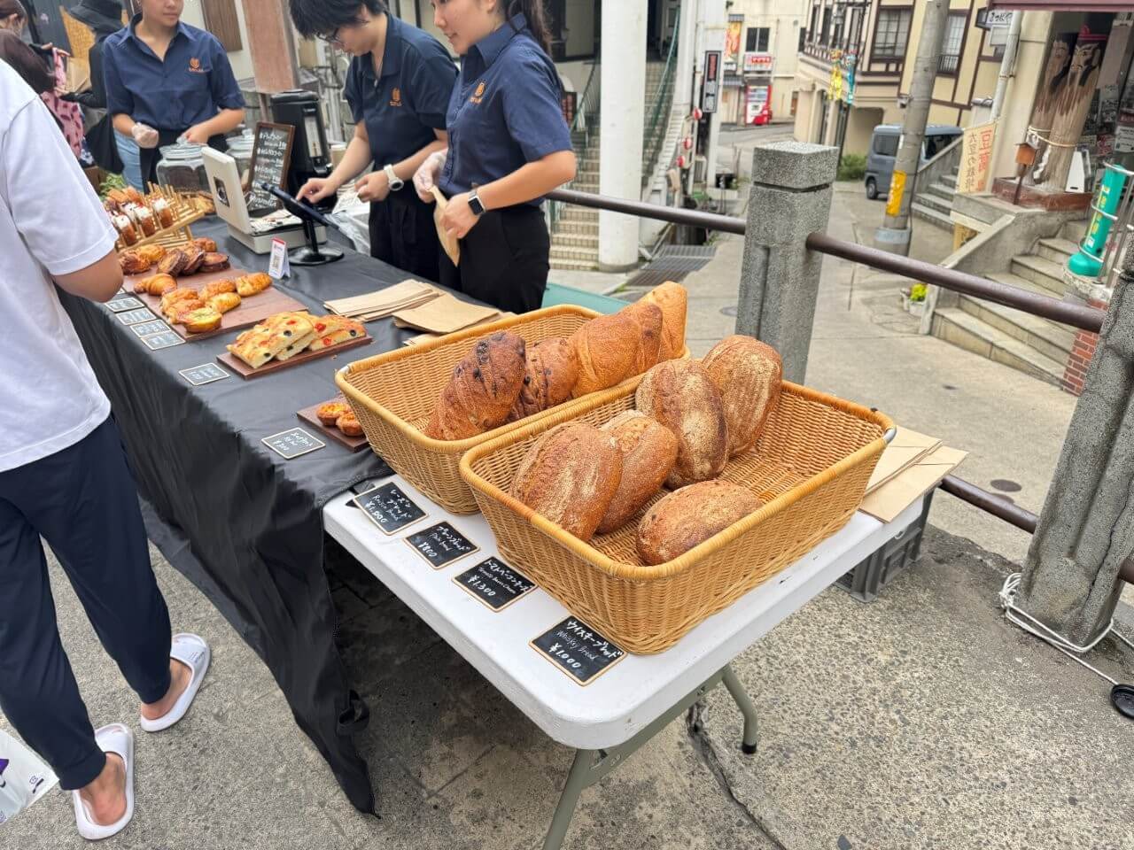 ▲麵包類的攤位（共有3張圖，看下一張→）