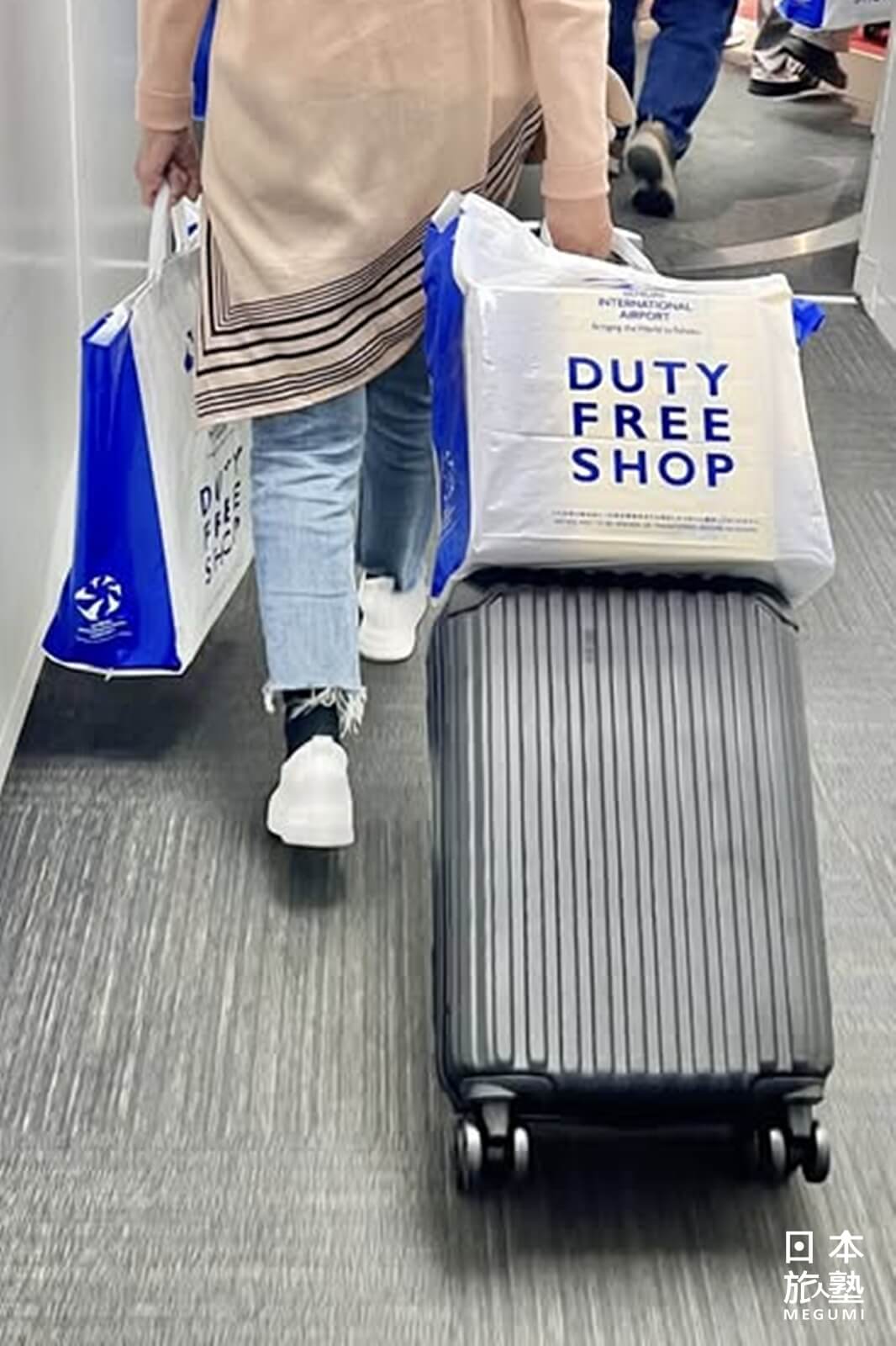 登機行李一般規範為2件，建議於候機時整併