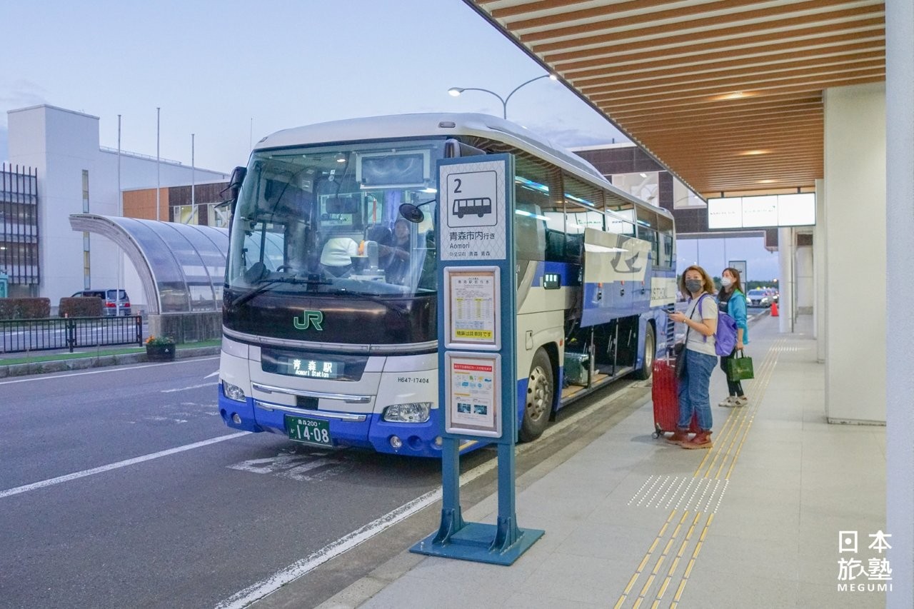 機場聯外巴士，一般都是配合班機時間發車