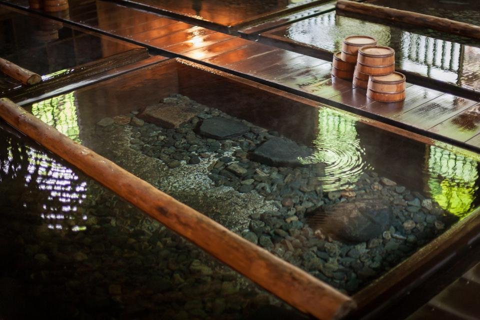 ▲從底部自然湧出溫泉的浴槽