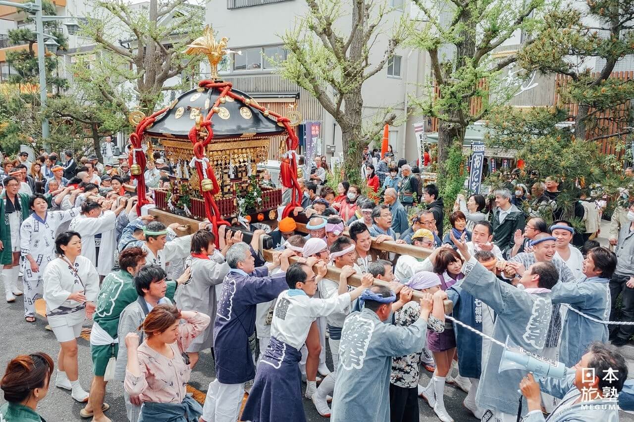 市內的極樂寺等寺社神輿也來參與