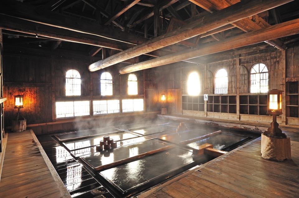 ▲拱型窗戶是「法師乃湯」的特色