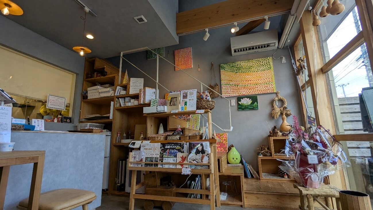走進店內就能聞到淡淡的木頭香氣