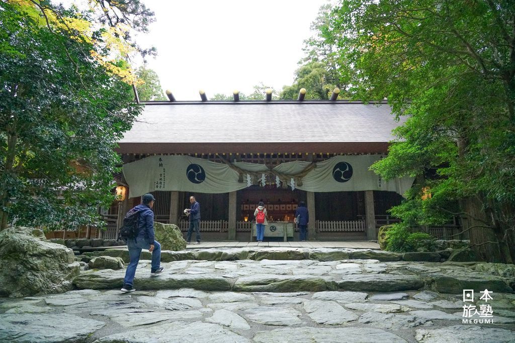 參拜樁大神社，請記得從拜殿的主祭神（猿田彥大神）開始參拜起