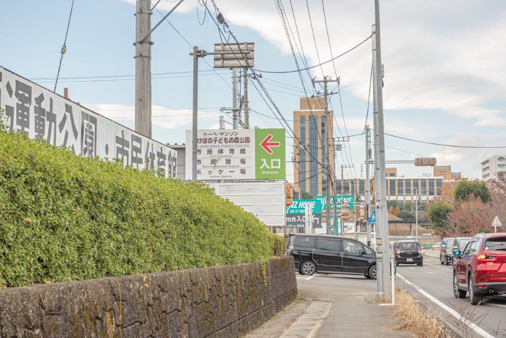 沿著Google Map路線走來，雖然20分鐘的路程，但因為一開始的路段人煙較少，有時會懷疑自己是否走錯方向。