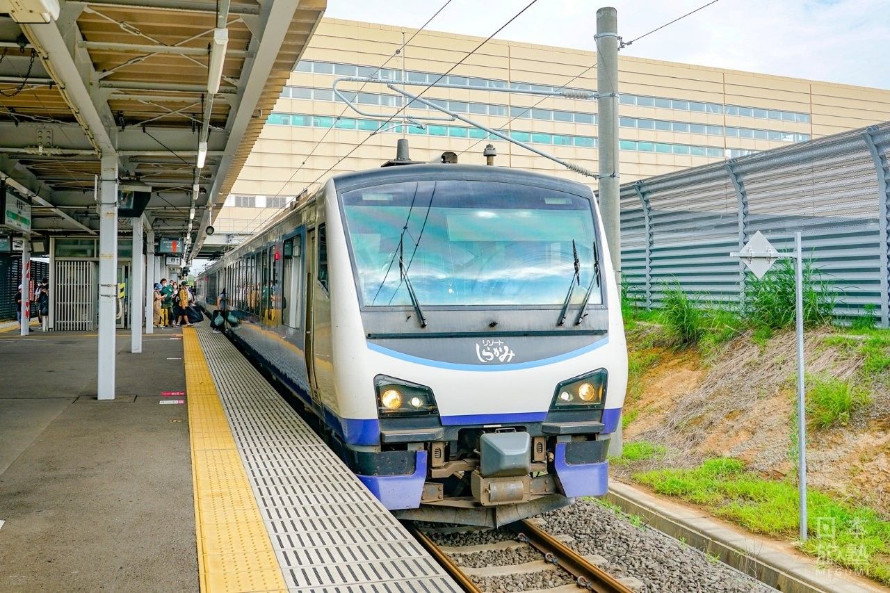 搭乘「Resort 白神號」列車，可體驗鐵道旅遊樂趣