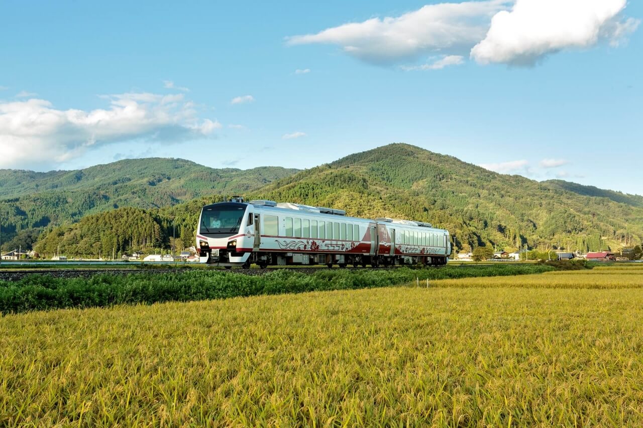 北東北的觀光列車新門面「Hinabi陽旅號」 用JR東日本鐵路周遊券就能免費搭乘！