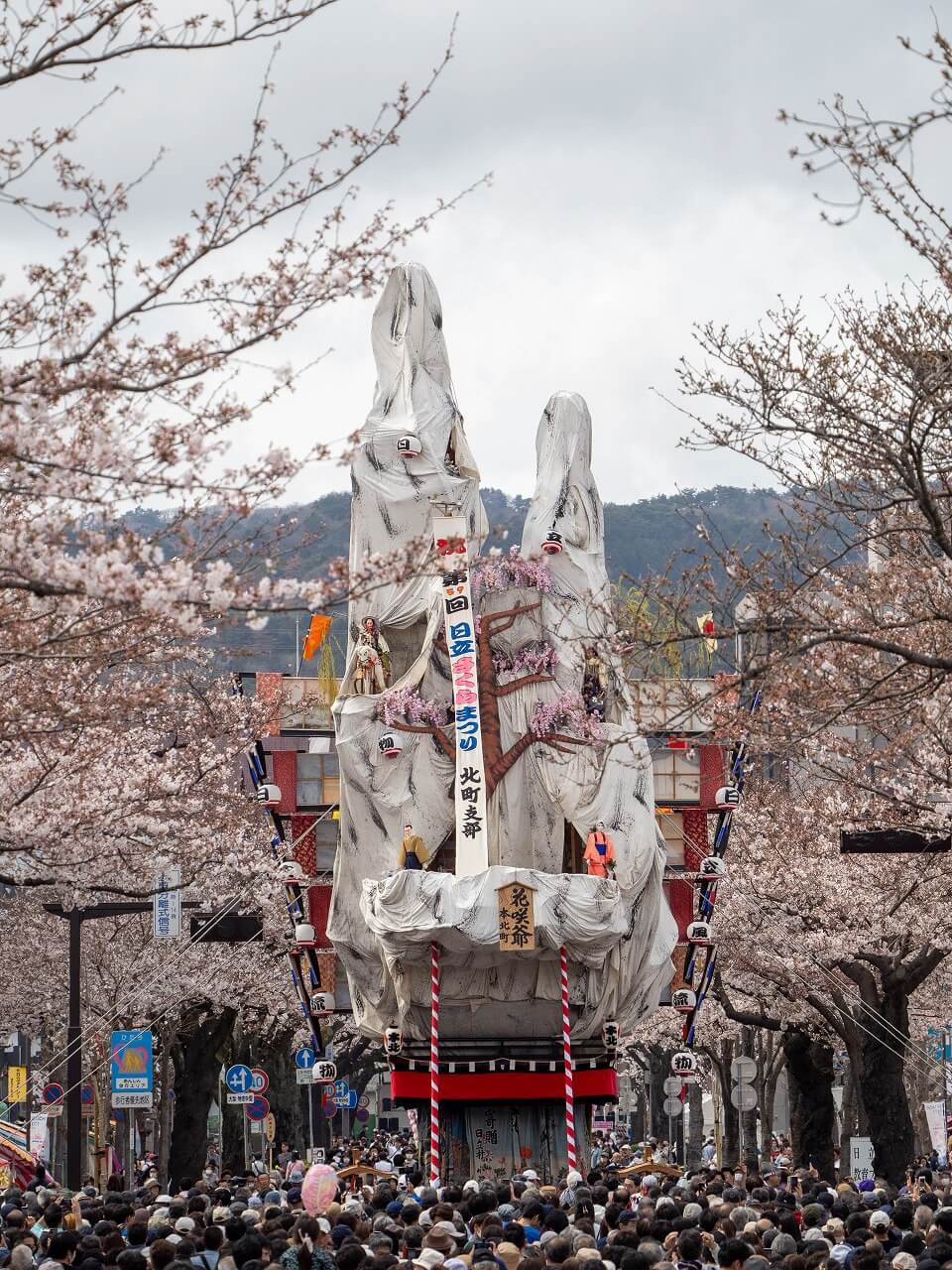 巨大山車「風流物」高達15公尺