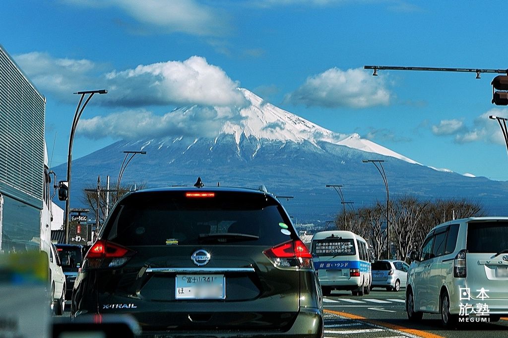 在富士山周邊的城市，隨時都可眺望到那讓旅人夢寐以求，富士山近在眼前的風景