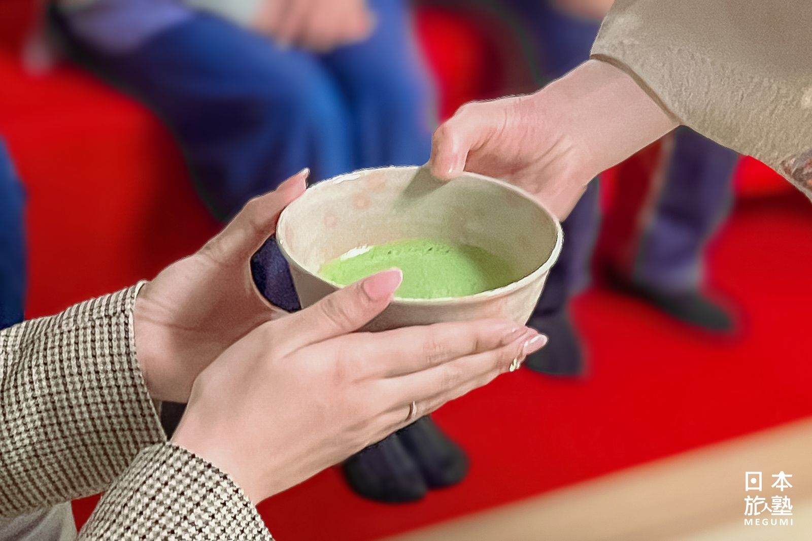茶會中，由當地茶道師範及社中親自示範正統的「點茶」