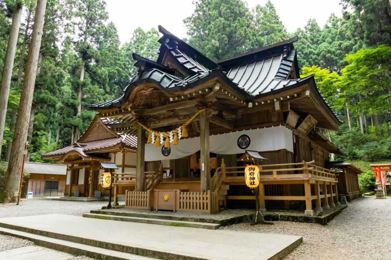 御岩神社 拜殿