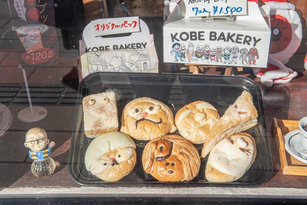 麵包店「KOBE BAKERY」（神戸ベーカリー），特地做了鬼太郎和妖怪的麵包，是水木茂大道上很有人氣的伴手禮和美食。