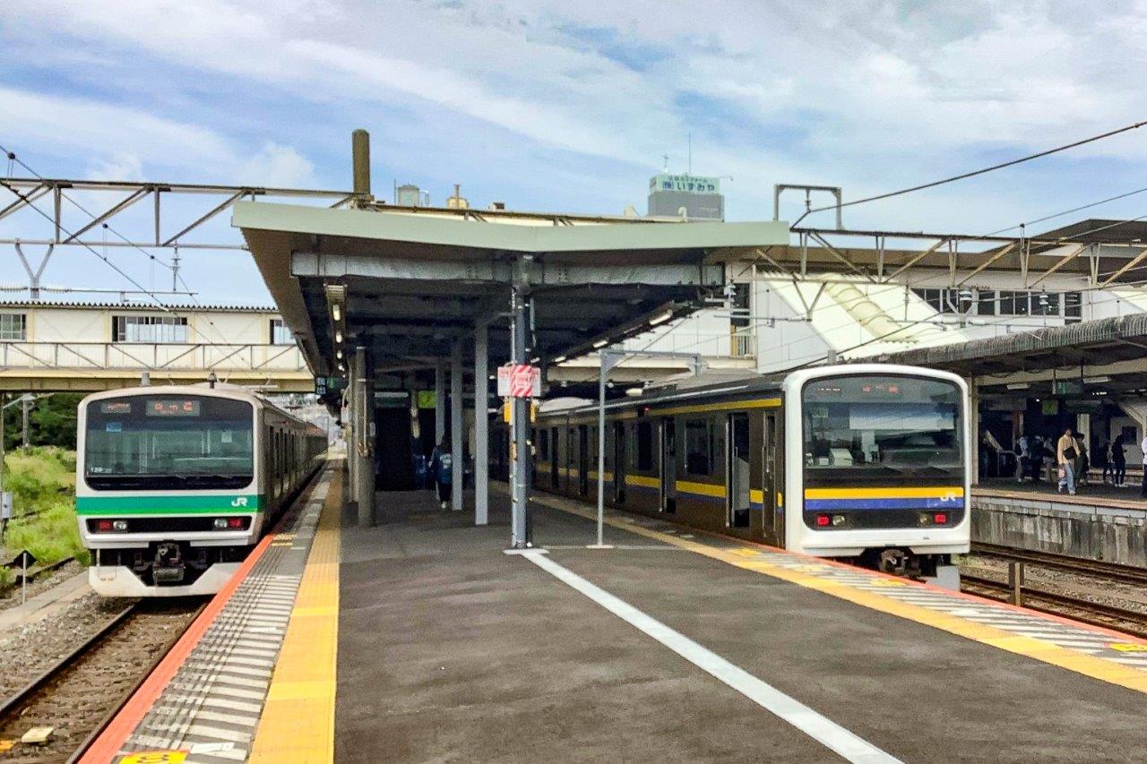 成田站的停靠路線以成田線為主