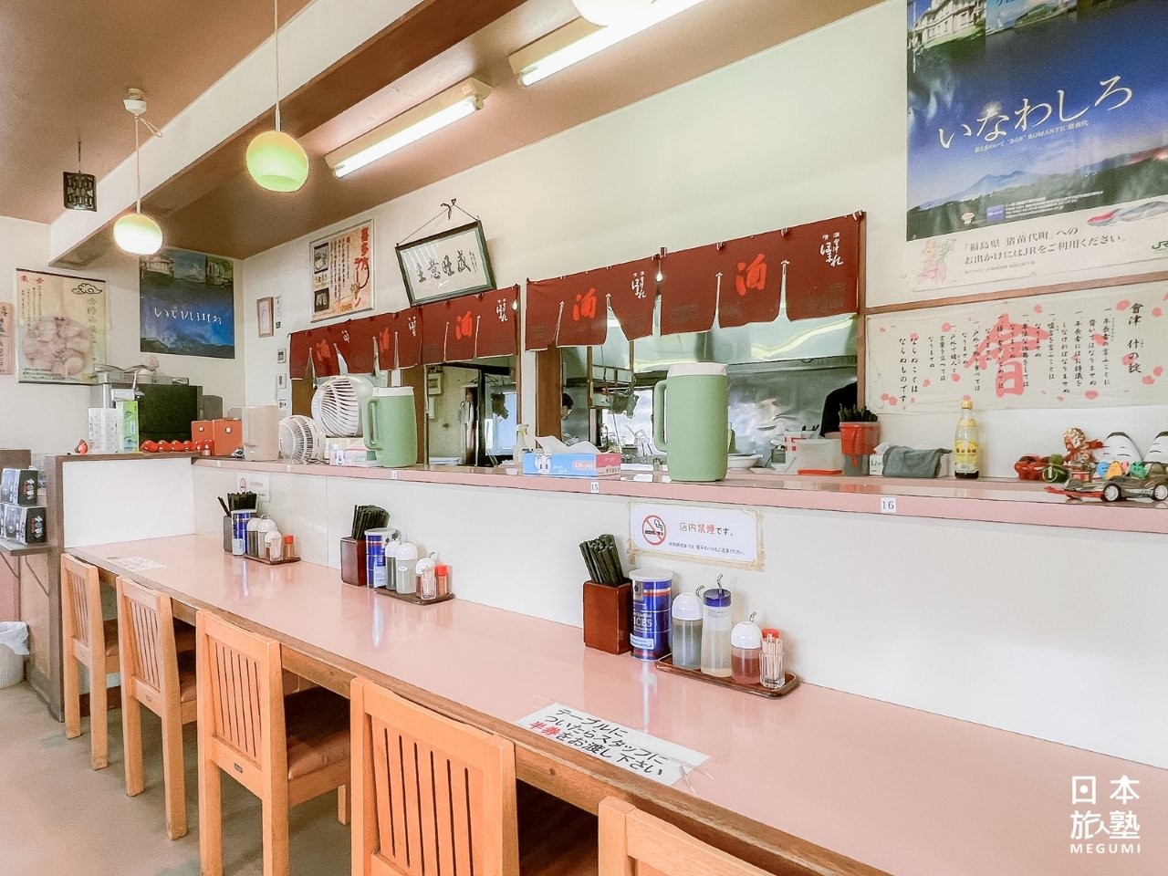 若是單獨前來，可於吧台區用餐。若是多人同行，也有四人用桌子可利用