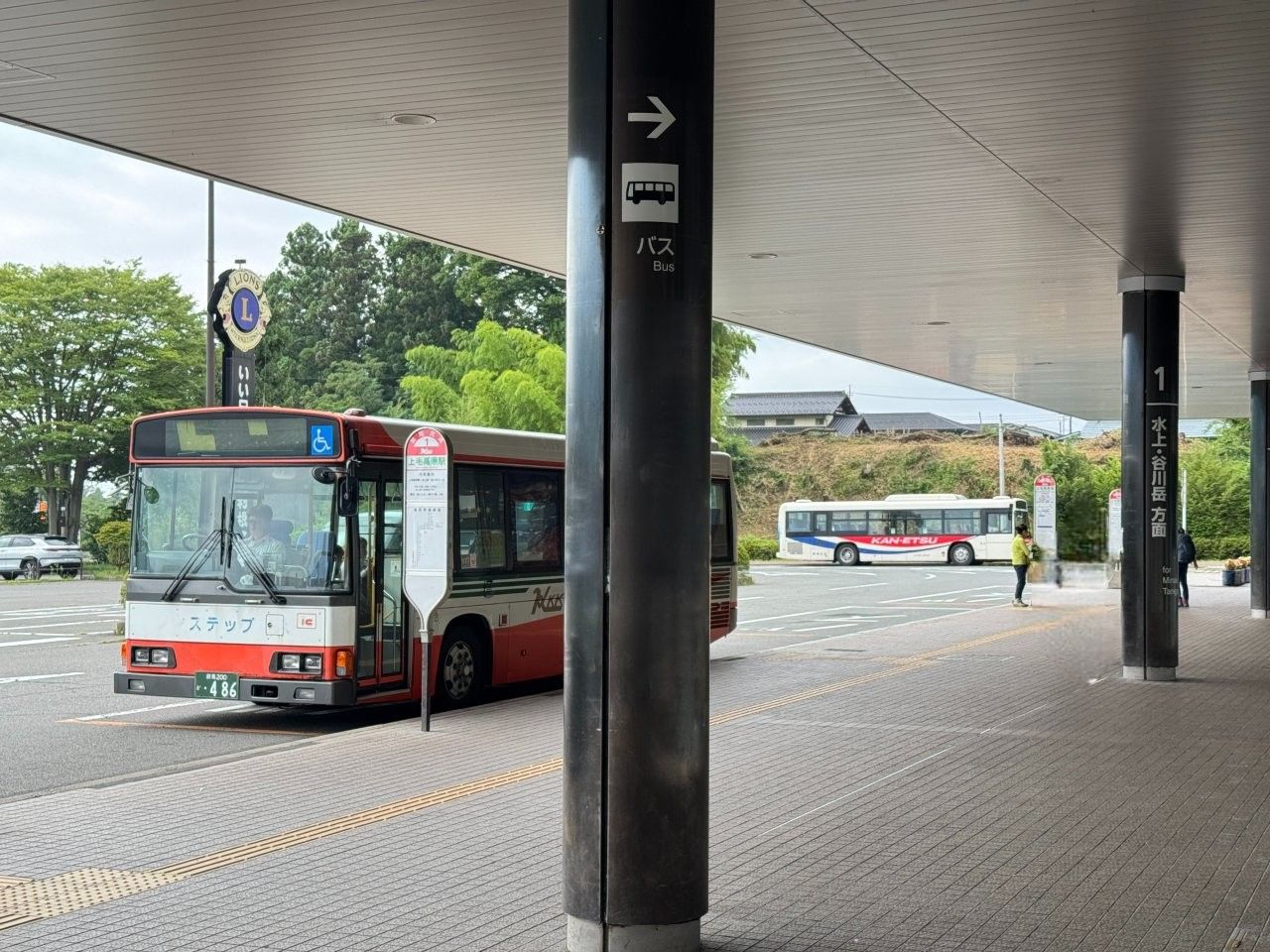▲在上毛高原站準備開往谷川岳的公車