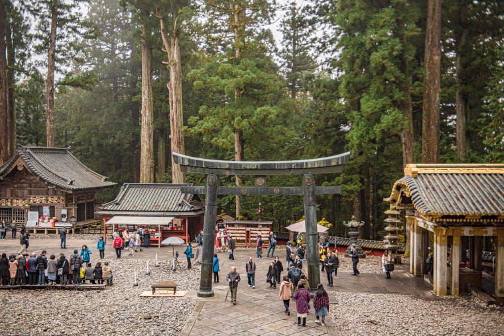 神廄社、三猴、鳥居與御水舍（參拜前請依照神社參拜方式，先洗淨雙手與口）的位置。