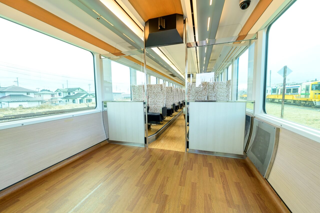 二號普通車廂二展望空間(圖片來源：JR東日本)