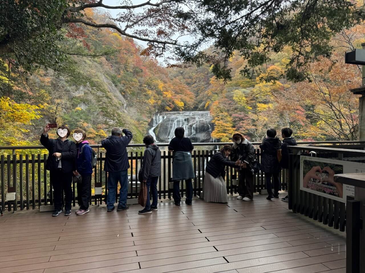 第二觀瀑台又再分成3層甲板。此為第二觀瀑台的第2甲板