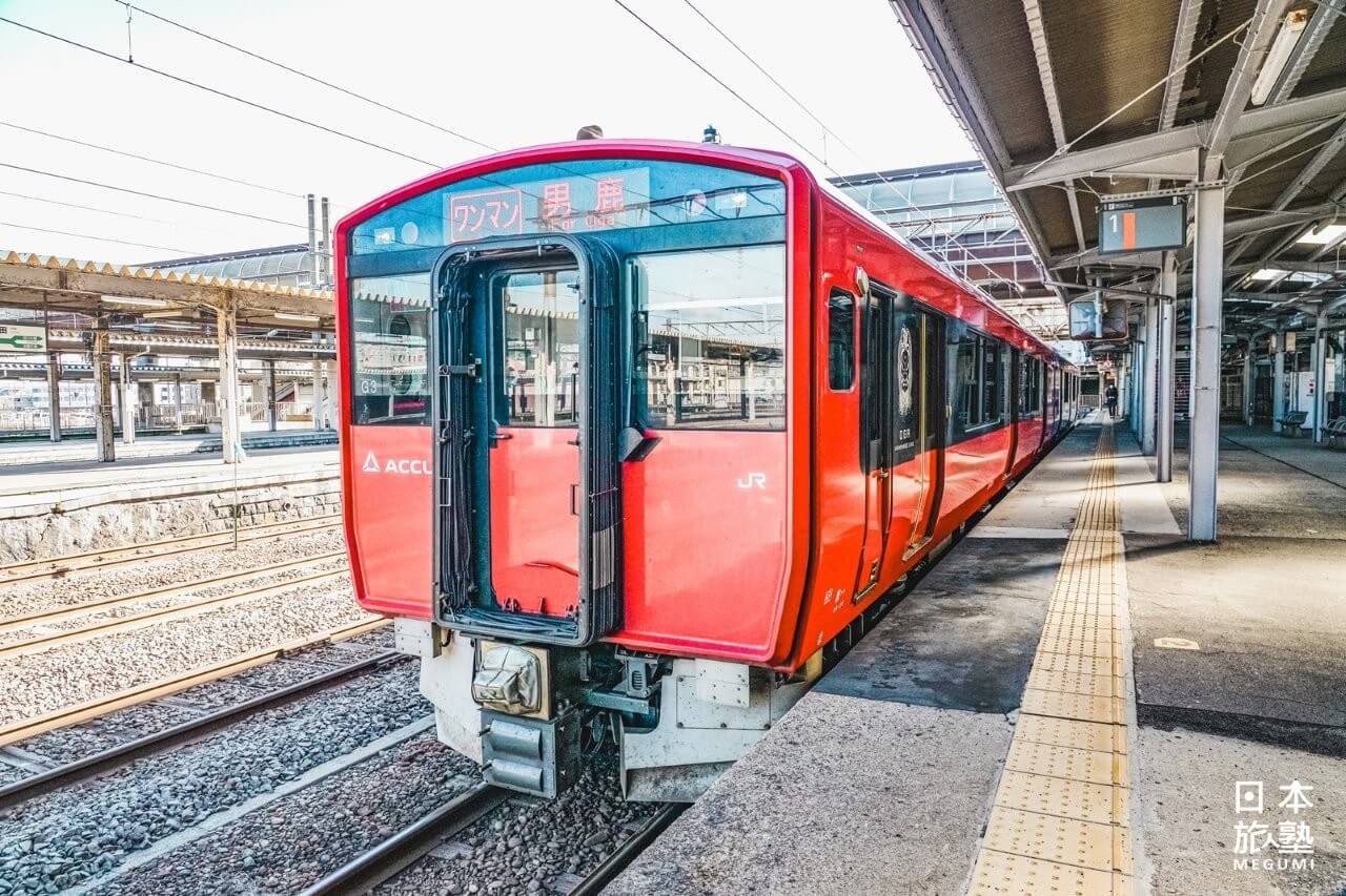 運行於男鹿線的列車，也以生剝鬼色彩為象徵