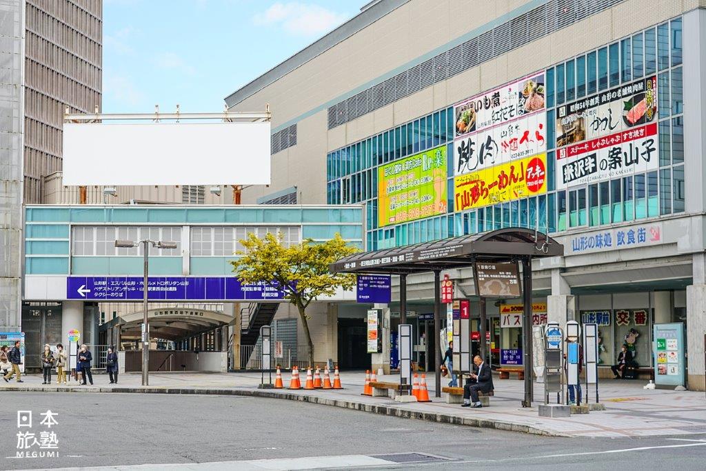 山形車站交通網絡四通八達，大眾運輸系統轉乘方便