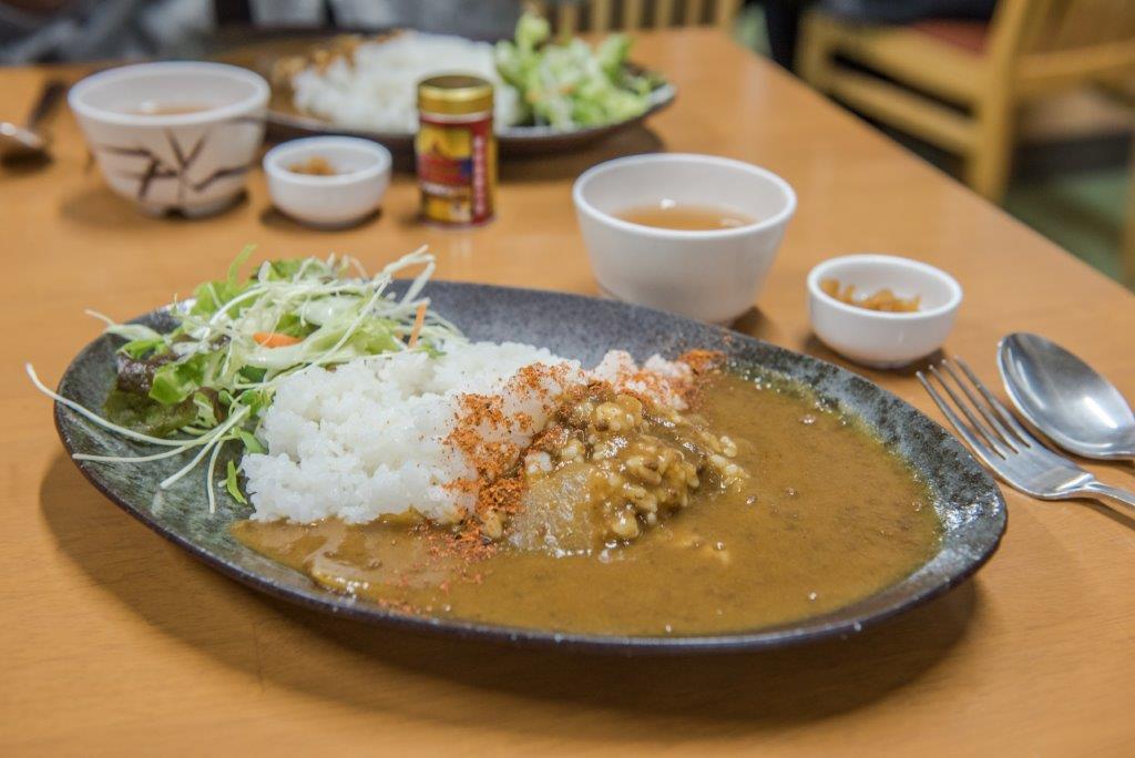 晚餐與早餐可在千疊敷飯店內的餐廳用餐，大約為簡易的日式料理。