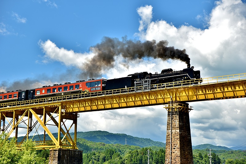 The SL Banetsu Monogatari crossing a bridge. (Image credit: JR East)