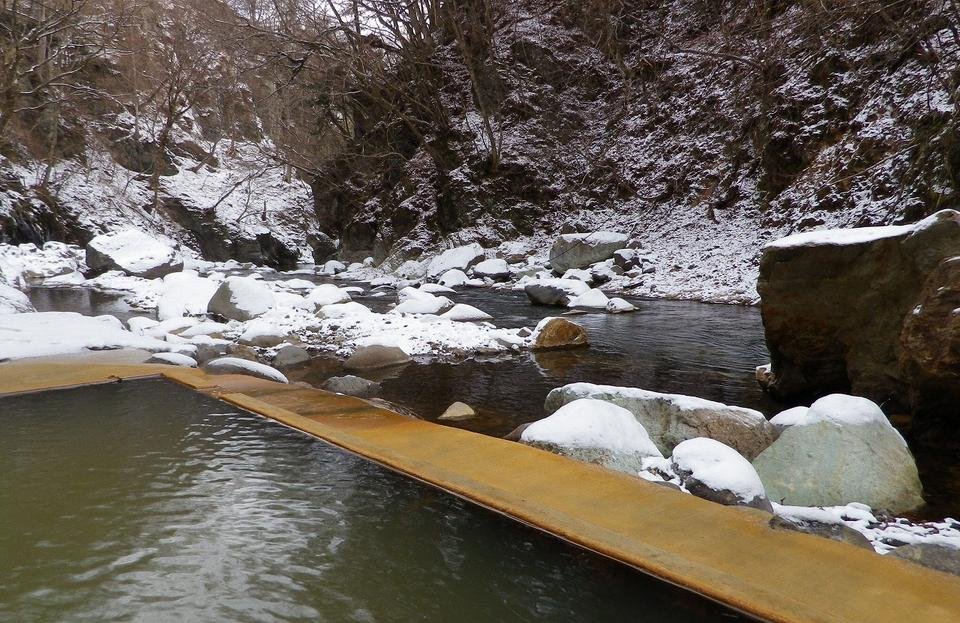 ▲川岸露天風呂（冬）