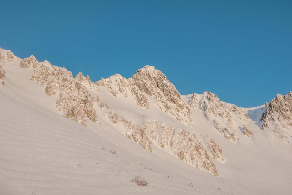 和雪山美景道早安，同樣的景色，因不同光線，造就不同的美，使我們非常感動。