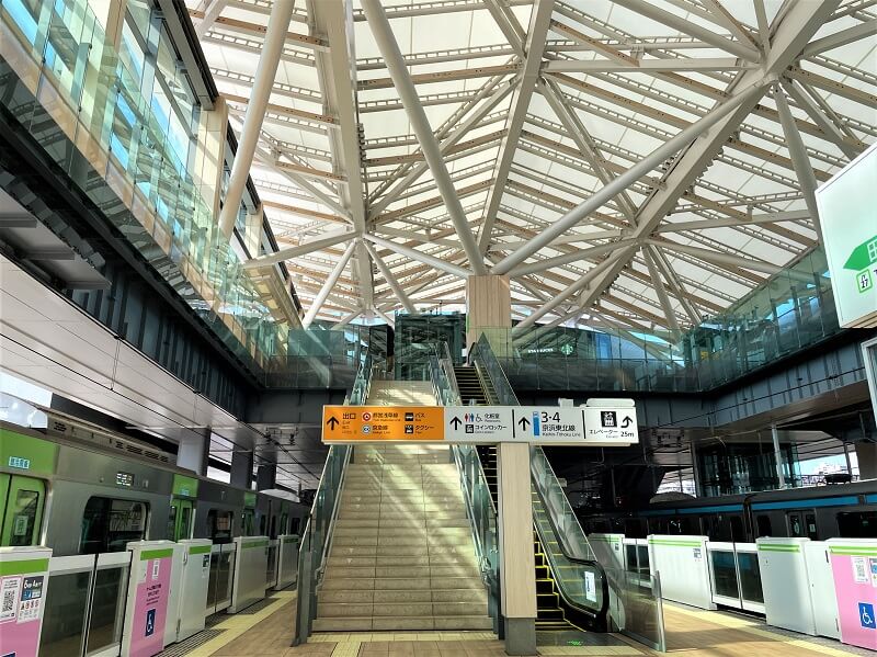 The station's ceiling beams, made from steel and wood. (Image credit: Japan Rail Cafe Tokyo / Nakamura)