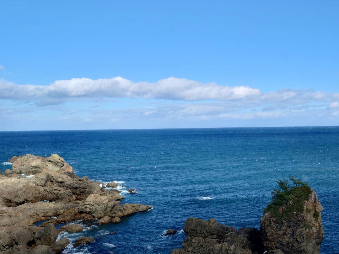 列車於鮫站到種差海岸站暫停時的海景