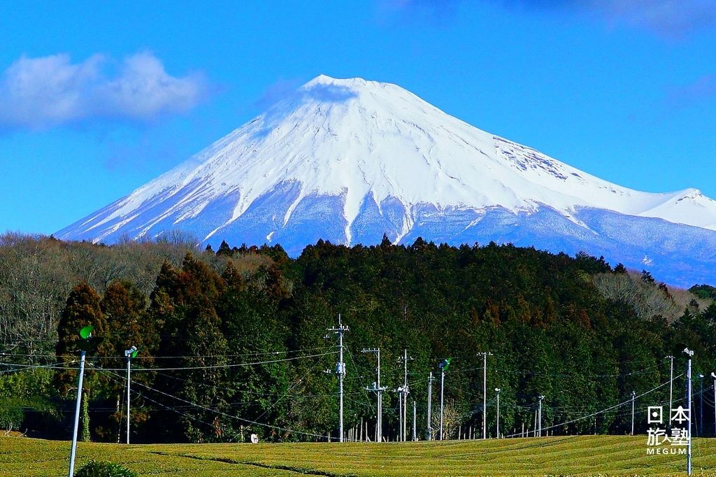 富士山彷彿從容俯瞰大地的女王