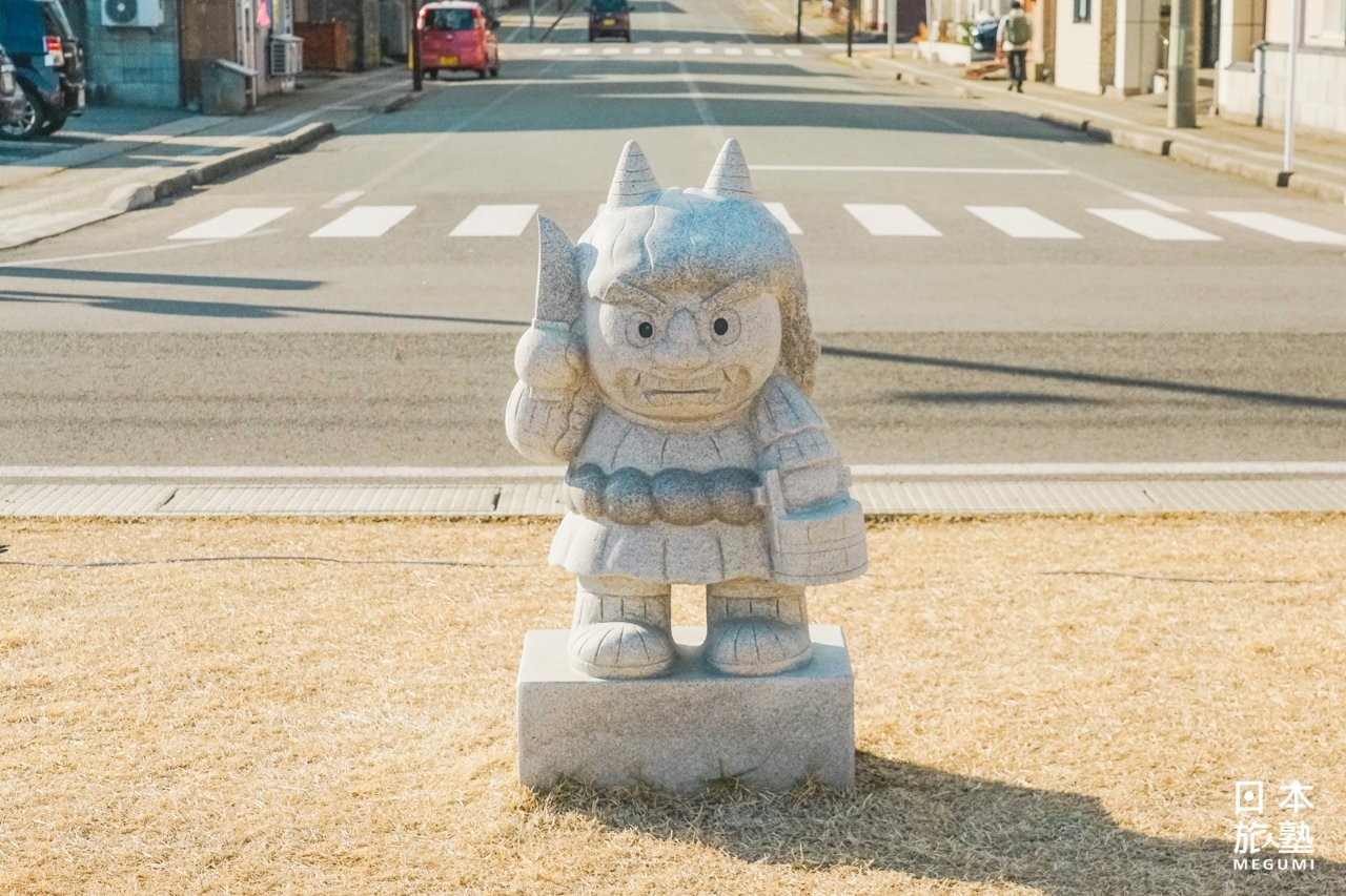 車站旁，還可見到生剝鬼的Q版雕像，模樣可愛
